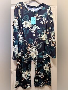 Mintreus Lounge Pajama Set in Black with a Tropical Flower Print Long Sleeves XL